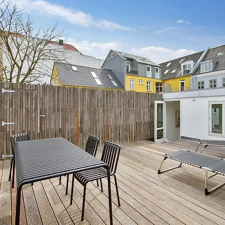 Lägenhet 3-bedroom With Huge Terrace, Including Queen Size Beds *